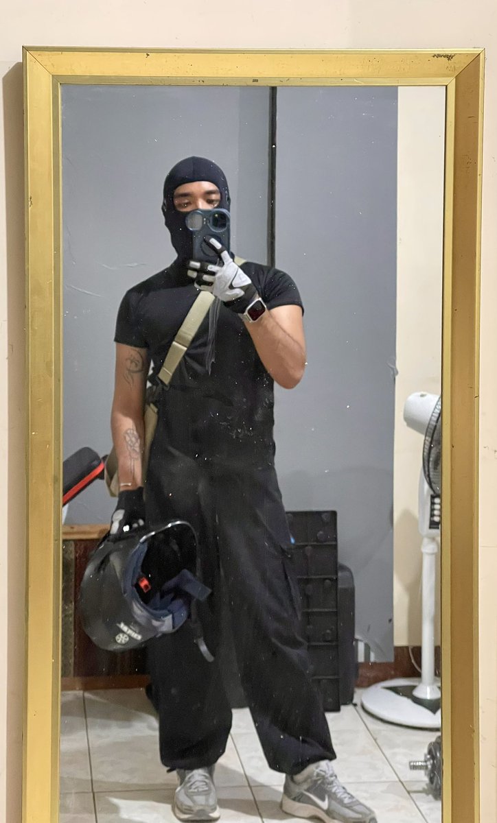 heskippedlunch's tweet photo. 🛵 ☠️ https://t.co/Saidum0viy