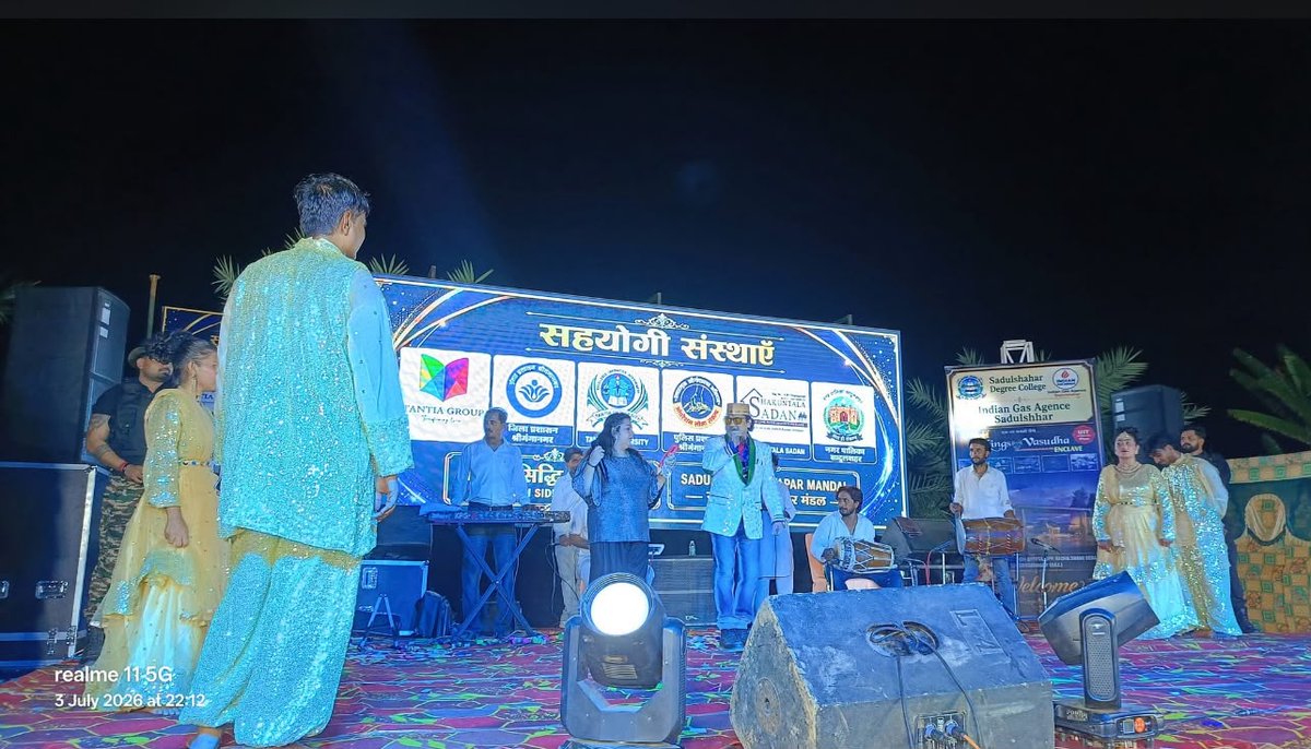 Pulkitgoyal21's tweet photo. भारत के मशहूर कॉमेडियन ख्यालीराम सहाराण का सादुल शहर में बहुत बढ़िया प्रोग्राम का आयोजन किया जिसमें प्रशासन का बहुत सहयोग रहा इस प्रोग्राम में सादुलशहर गैस सर्विस द्वारा हिस्सा लिया गया ख्यालीराम सहारण द्वारा गैस सुरक्षा के बारे में बताया ओर 5 साल में एक बार गैस पाइप बदलवानी जरूर https://t.co/PD9OtugiH3