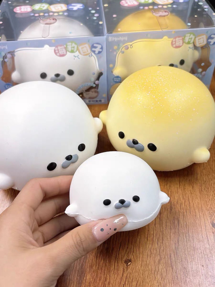 luvChuuPang's tweet photo. Pre-Order สกุชชี่แมวน้ำ — Hachimi น้องนุ่มฟูเนื้อหนุบสโลว์สุด ๆ กล่องครบ 🦭✨
ขนาดเล็ก 130฿ (รับมัดจำ 91฿)
ขนาดใหญ่ 200฿ (มัดจำ140฿)

📮 ค่าส่ง ems 40฿ (ชิ้นถัดไป +10฿)
🚢 รอของ: 10-14 วันหลังปิดรอบ
💬 สนใจหรือถามเพิ่มเติม Dm ได้เลยค่า
#สกุชชี่ #ตลาดนัดสกุชชี่ #ปล่อยต่อสกุชชี่ #สกุชชี่Hachimi #ส่งต่อสกุชชี่