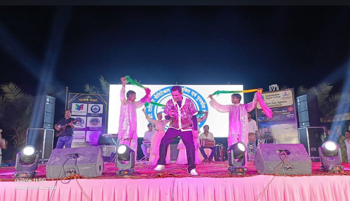 Pulkitgoyal21's tweet photo. भारत के मशहूर कॉमेडियन ख्यालीराम सहाराण का सादुल शहर में बहुत बढ़िया प्रोग्राम का आयोजन किया जिसमें प्रशासन का बहुत सहयोग रहा इस प्रोग्राम में सादुलशहर गैस सर्विस द्वारा हिस्सा लिया गया ख्यालीराम सहारण द्वारा गैस सुरक्षा के बारे में बताया ओर 5 साल में एक बार गैस पाइप बदलवानी जरूर https://t.co/PD9OtugiH3
