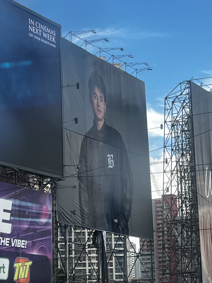 chilestelle's tweet photo. DUSTIN BENCH SOLO BILLBOARD
#DustinYu #BENCHClub https://t.co/JJx16HBWxO