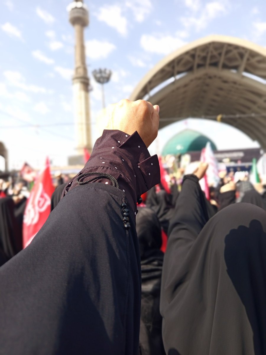 Mahdieh_rafiee's tweet photo. کاش فکر دل ماهم بودی ....
اینجا نماز عید را ب شما اقتدا میکردیم حالا 
وداع....
با پدرامت ...
برای قلبمان سنگین است...
#آقای_شهید_ایران
#باید_برخاست https://t.co/Xh6JJ4vMYj