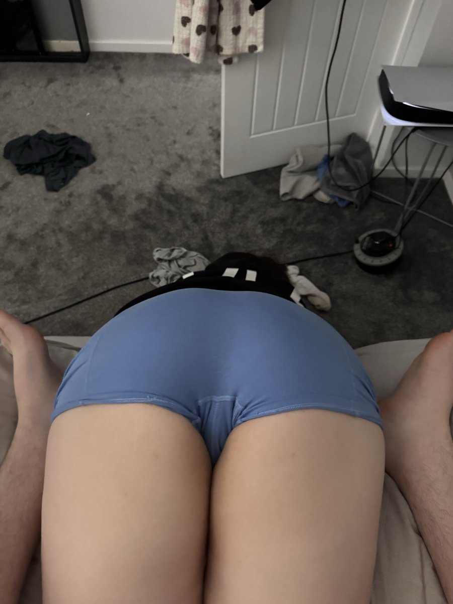ddnsndb's tweet photo. would anyone want her on there lap ? Massive arse she has 
#chav #sex https://t.co/7BmdSBL012