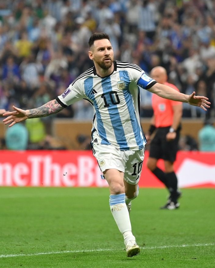 BarcaWorldwide's tweet photo. What's the major difference between these 2 versions of Messi ...🤔      

             2022                        2026 https://t.co/3JEFbBfpm5