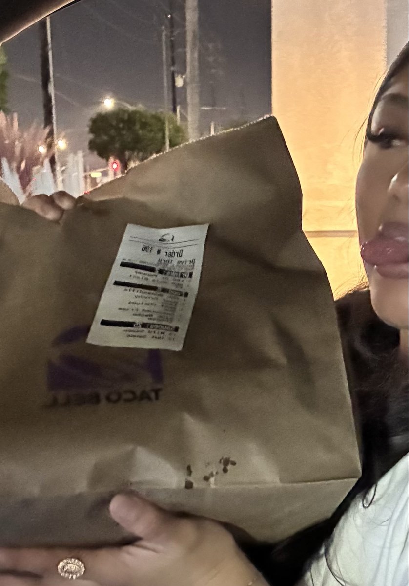 xoklly's tweet photo. Taco bell after a night out👩🏽‍🍳💋 https://t.co/HCxVZGrWsW