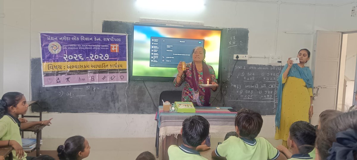 manthancsc's tweet photo. A setu kit demonstration was done by Manthan narmada Lok Vigyan Kendra, GUJCOST, Gandhinagar under Curriculum based acitivity at Jesalpor Primary School, Ta - Nandod, Dist - Narmada. Here students were informed about different  paper models on scientific approach.
#sciencemodels https://t.co/yLsZif3lC8