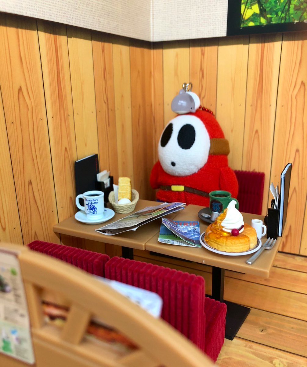 shyguy_with's tweet photo. コメダ珈琲でモーニングを楽しむヘイホーブラザーズの長男チビヘイ&amp;ベビー子ザメちゃん☕️

#ヘイホー #おでかけ子ザメ #ぬい撮り https://t.co/pvzqSz87e0