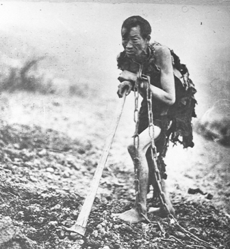 Allya10X's tweet photo. This is a Tibetan serf—shackled, forced to labor, owned as property.

Before 1959, over 95% of Tibetans lived like this—a feudal theocracy led by aristocrats and monks—controlled every aspect of their lives. Serfs were bought, sold, and punished at will. 🌿 https://t.co/2fEKY8cqPI