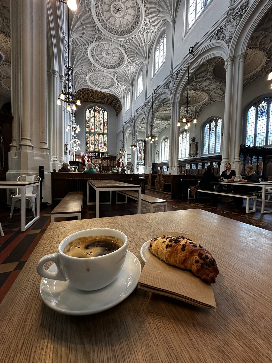 Londonist's tweet photo. This has got to be London's most beautiful cafe. St Mary Aldermary on Bow Lane in the Square Mile. People pack out the chain coffee shops all around it, perhaps not realising they could be getting their caffeine fix in a Wren church. https://t.co/rGSbJ4GDSq
