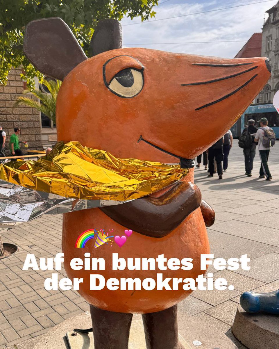 bodoramelow's tweet photo. Passt aufeinander auf. 
#erfurt #maus #demokratie #bunt https://t.co/yv7yYaFAyL
