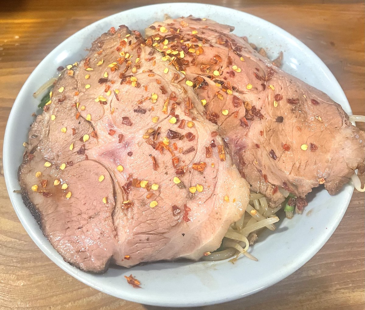 いかれたNOODLEFishtons @c_n_fishtons 皿台湾大300g ＋デカ肉2枚 ＋辛