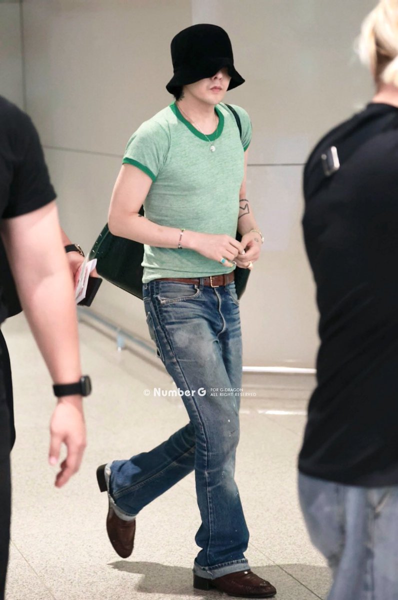 Number_GGG's tweet photo. 260704 입국 🤠💛
#GDRAGON #지드래곤 #권지용 #NumberG https://t.co/7sSN57L6HV