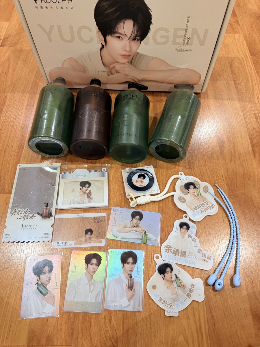 giegriffin's tweet photo. วันก่อนเลื่อน ๆ ดู Adolph จะซื้อของอี้ป๋อ ดันไปเจอครีมอาบน้ำ แต่เป็นไลน์ของน้องอวี่เฉิงเอิน ขวดน่าใช้ดีเลยกดมาลอง กลิ่นหอมดีทั้งสองสีเลย แล้วของแถมคือ เยอะมาก กล่องก็สวย
#Adolph https://t.co/CXbUOdPmVW