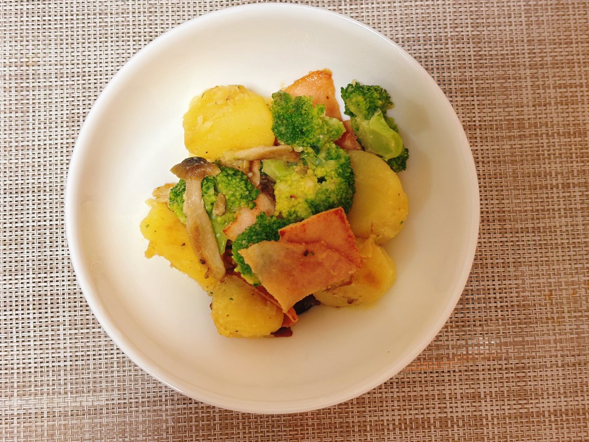 ria0625's tweet photo. カレーで使ったじゃがいもが2個余っちゃったのでジャーマンポテトに🥔

今回はウインナーのかわりにハム🐹

#おうちごはん https://t.co/FTfSEXbLgA