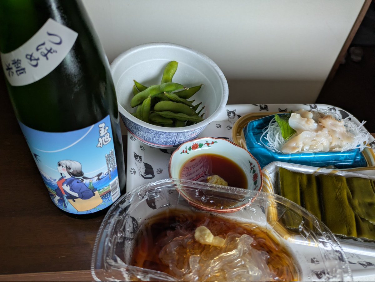 hal_r34's tweet photo. 納屋の大屋根に登って適当シート張りしたよ。これで少しは雨漏り防げるだろうか。

で、他にやらなければならないことは数��れど、今日は呑むよ。
奇跡的に入手できたつばめ純米

ほしぞらにごりそよかぜ純米は一升瓶で入手済だけど次回で https://t.co/2FEQmJqEqw