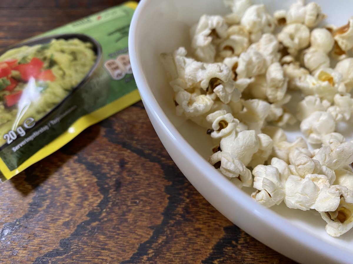 flightrec's tweet photo. 今日のポップコーンはワカモレシーズニング味です https://t.co/sOj8w9S8Iv
