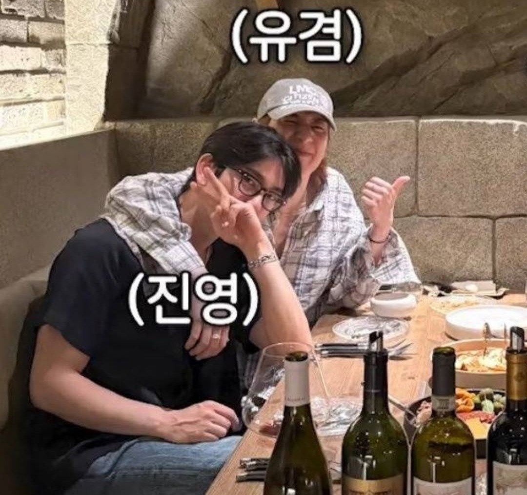 YugJin_ThaiFan's tweet photo. น้ำตาริน เข้าทวิตนี้ได้เเล้ว🥺 เปลี่ยนโทรสัพท์ตั้งแต่15ธันวา หาวิธีเข้าทวิตยังไงก็ไม่ได้จนถอดใจไปสมัครทวิตใหม่ @jyyg_thaifan 
เกือบๆ7เดือน เพิ่งจะเข้าทวิตได้ คิดถึงมาก #yugyeom #jinyoung https://t.co/hil9AIMye5