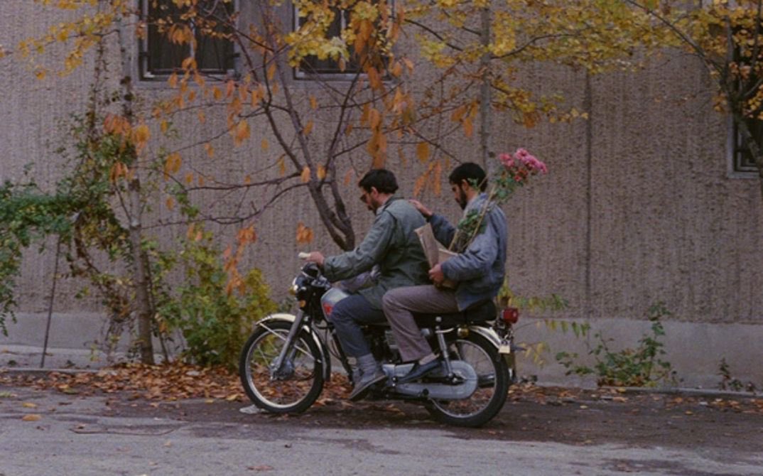 comculturaearte's tweet photo. Faz hoje 10 anos que morreu Abbas Kiarostami, poeta, cineasta, argumentista, produtor e fotógrafo iraniano. https://t.co/hyy0ZZFICa
