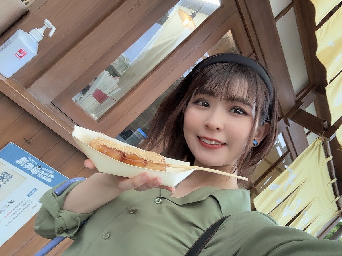 skyon1128's tweet photo. 西武園ゆうえんちの写真まだあったので。
お団子は黒蜜きなこにしました。
おいしいねぇ🤤 https://t.co/VnLWKdDhxc