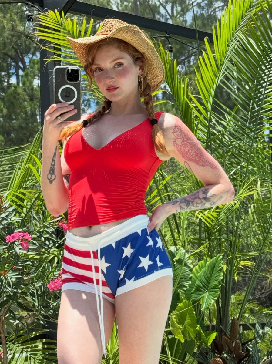 Katierose168's tweet photo. #Katierosecoloredglasses #fairy #Redhead ! What are your plans for this Fourth of July? ❤️🤍💙 https://t.co/Ixc0EwBj5U