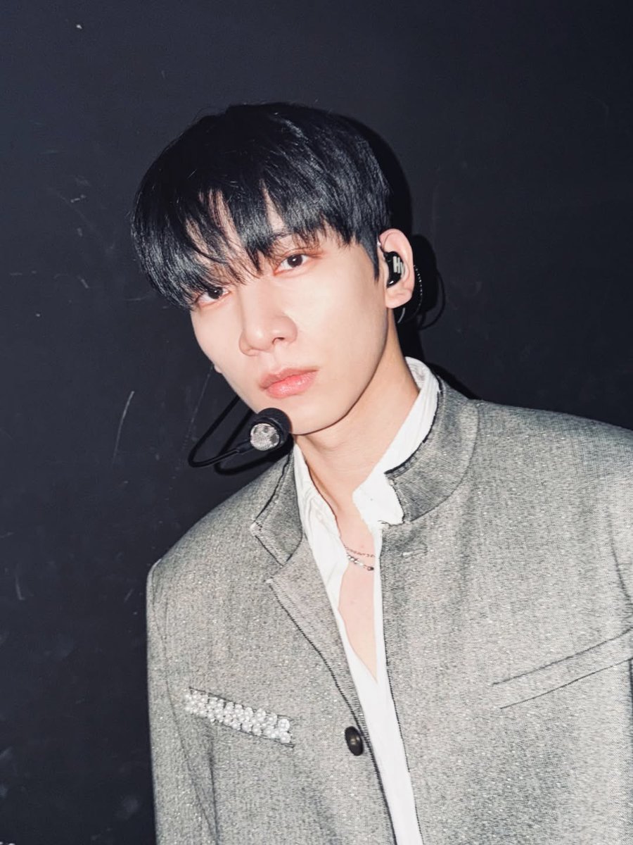 caro_vixx's tweet photo. Our maknae, happy birthday! 🐻 Today we celebrate your big heart, your creative passion. You bring so much beauty to this world through music and film. I'm excited to see what you continue to create 💙 Thank you for being born. 생일 축하해요!

@hsanghyuk #HAPPYHYUKDAY #한상혁 https://t.co/wfeSOcnzif