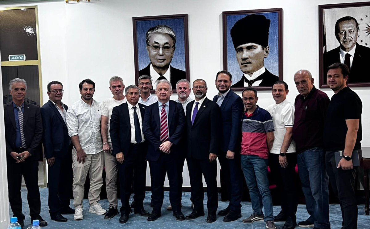 TC_TurkistanBK's tweet photo. Son olarak, Çimkent Fahri Başkonsolosluğumuzun ofisinde, bölgede başarıyla faaliyet gösteren Türk iş insanlarıyla bir araya geldik. https://t.co/BNAJFhe4H0
