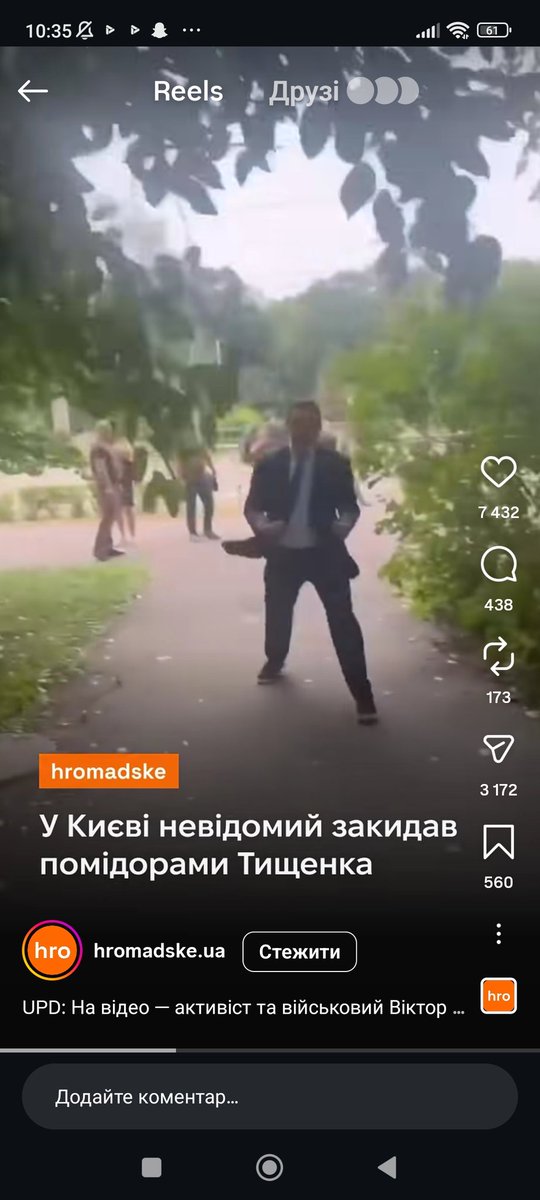 vivi_scary's tweet photo. Те як він за ним іде – це чисто оце в Скайримі/Облівіоні вдарив нпс і він тепер біжить за тобою по всій мапі😅 https://t.co/tbLqonRGaG