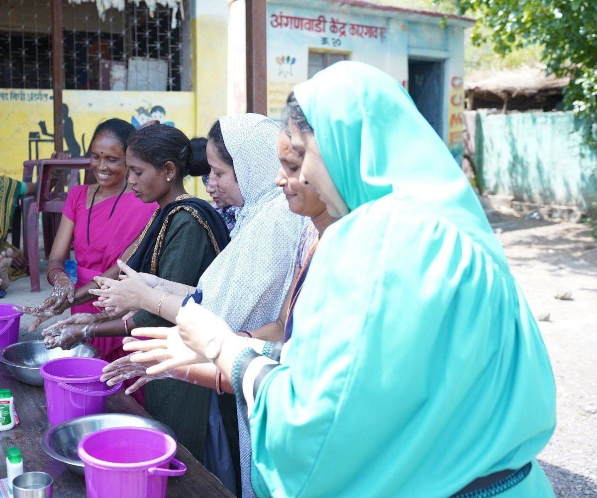 ProjectRiseDB's tweet photo. Marking #WorldFoodSafetyDay, our volunteers joined the ANNADA team in #Chandrapur to promote safe food and hygiene practices. #ProjectRise
@Bohras_India @Dawoodi_Bohras https://t.co/ME8mDBq6sK