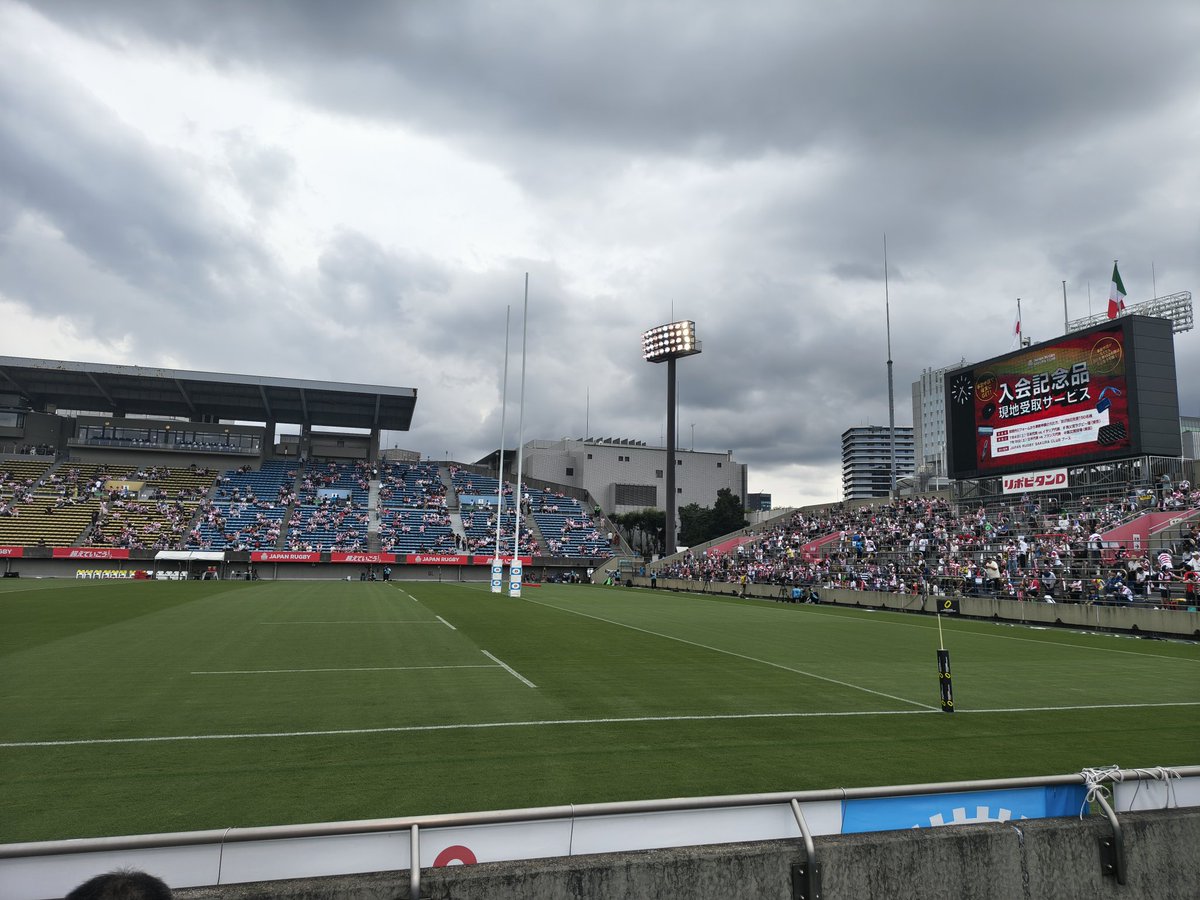 kikizake's tweet photo. 秩父宮到着。今日はバックスタンド北側から。試合前の日本代表の練習とかトライはよく見えそう(⁠θ⁠‿⁠θ⁠)
#ラグビー日本代表　#ラグビーイタリア代表　#秩父宮ラグビー場 https://t.co/82aeGGrjYE