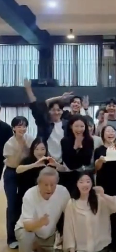ramkaive's tweet photo. 이발하셨나👀 #베니스의상인 #안토니오 https://t.co/R2rxSYCCnk