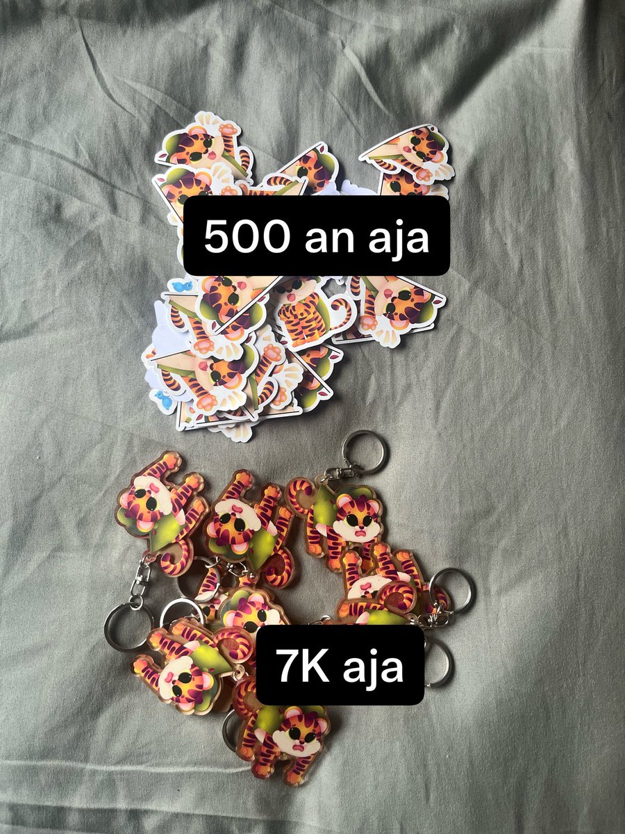dzrskmn's tweet photo. hai adik” imut IPB 63, adakah yg mau beli stiker dan ganci imut prokeran ku? kindly chat my line @rkzl ya kalau minat atau yang non IPB pun bolee bisa dikirim with ongkir ya ofcrs! #IPB63 #zonauang https://t.co/4Jv1x63MHm