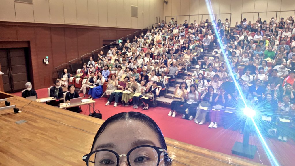 janesu112's tweet photo. 近江八幡での講演会、ご来場いただいたおよそ400人 もう母の介護までやろうとしたからそこはちょっと勘弁してくれって言って40年ぐらい アナウンサーの温かいみなさんのお陰で、楽しく話せました！質問もたくさんありがとうございました！ https://t.co/wNeHoTCSxt