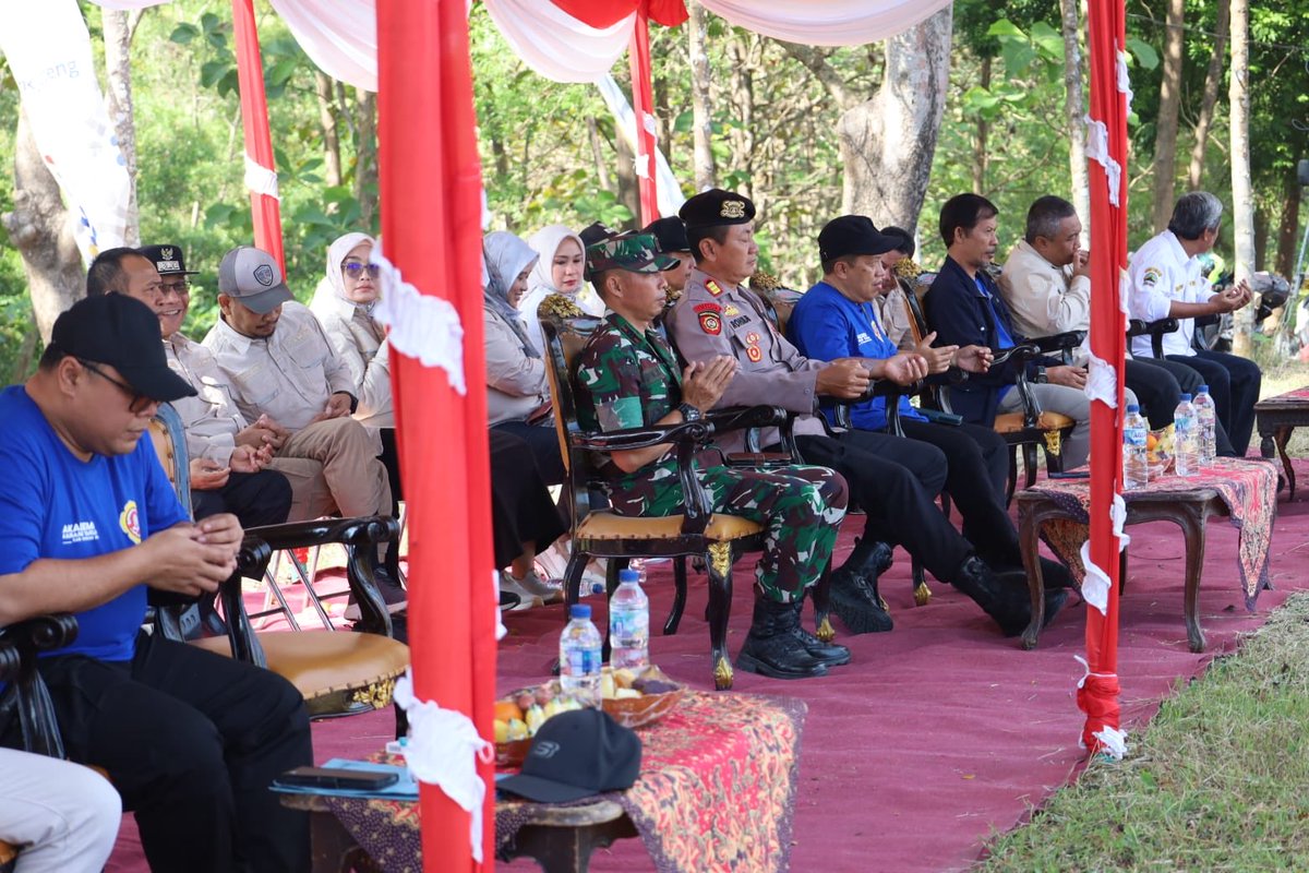 KodimRembang's tweet photo. Pasi Pers Kodim 0720/Rembang Hadiri Apel dan Akademi Karang Taruna 2026

https://t.co/GD6fwS9VHu https://t.co/Bnpb8iefPx
