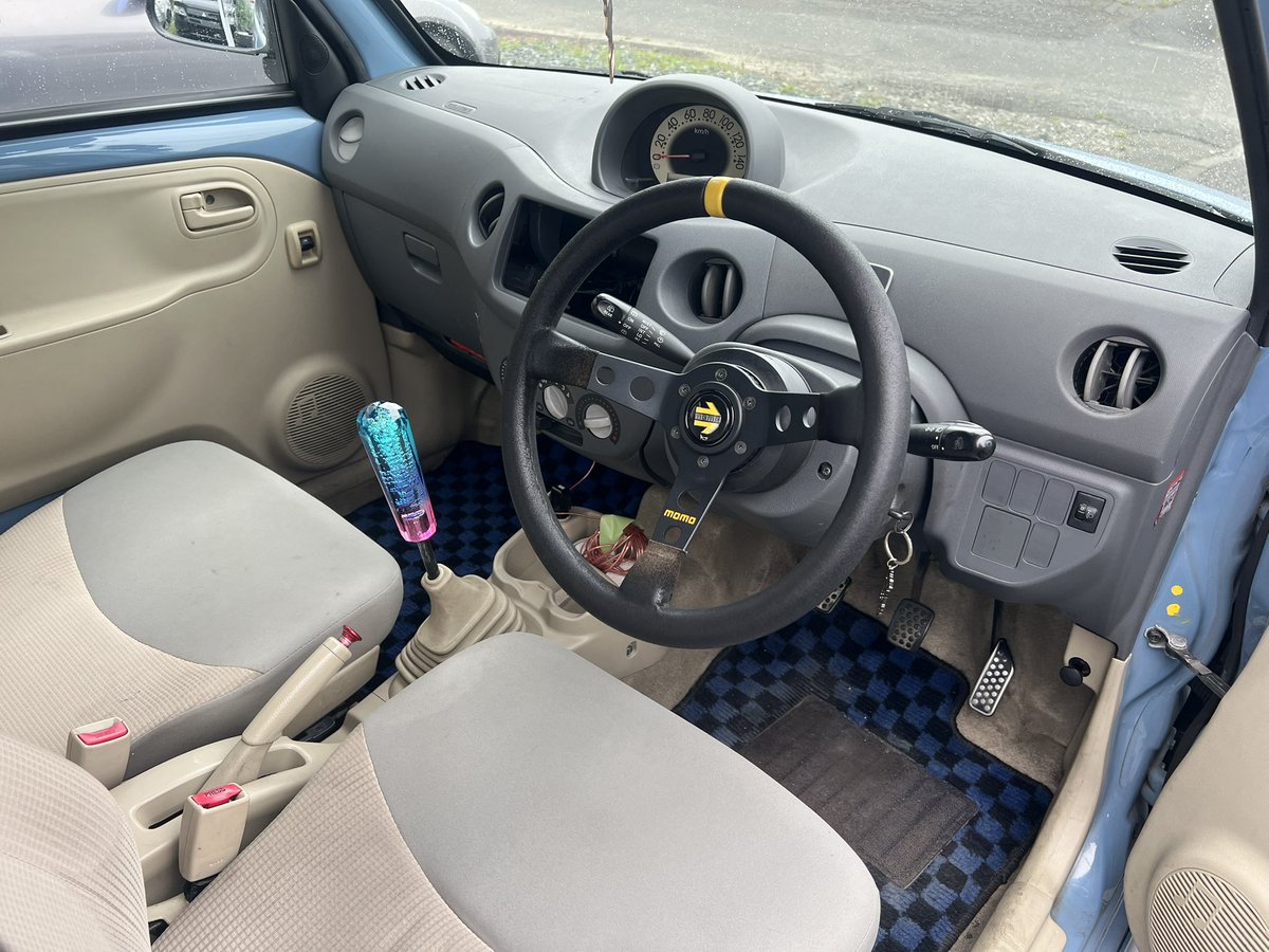 chanmina_pridd's tweet photo. ダイハツ　エッセeco L235S
5MT
箱14万キロ　エンジン3万キロ
車検残　R9/6月まで

中間ストレートマフラー
フロント車高調　リアダウンサス←トランクに載ってる取付渡可能
オーディオ付きます…(写真は何もついてない)

不具合無しだけど左のサイドシルら辺が凹んでます。

エンジン多分対策品で載せ替え時にクランクシール交換済み

相場と同じ 28万円にて販売

フォロワー.友達割引有り
文句割増有り
「この車MTですか？」超割増有り 

#車売ります