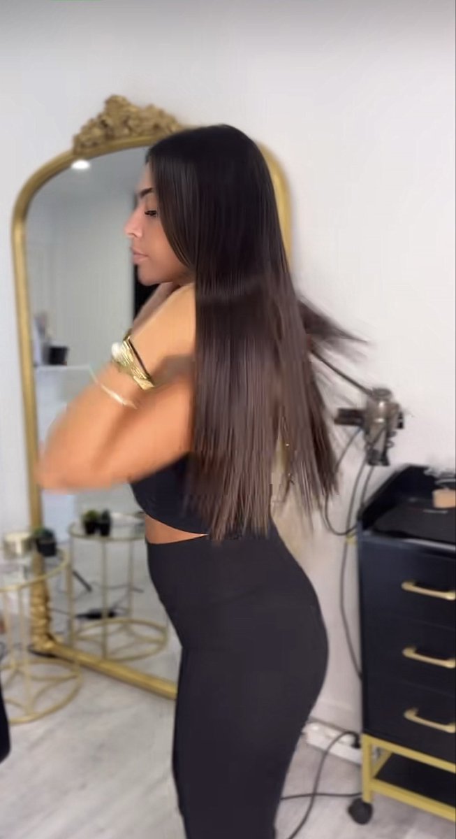 Fakinflu's tweet photo. Du calme sur les retouches tes petite fesses https://t.co/S031Vkdte7