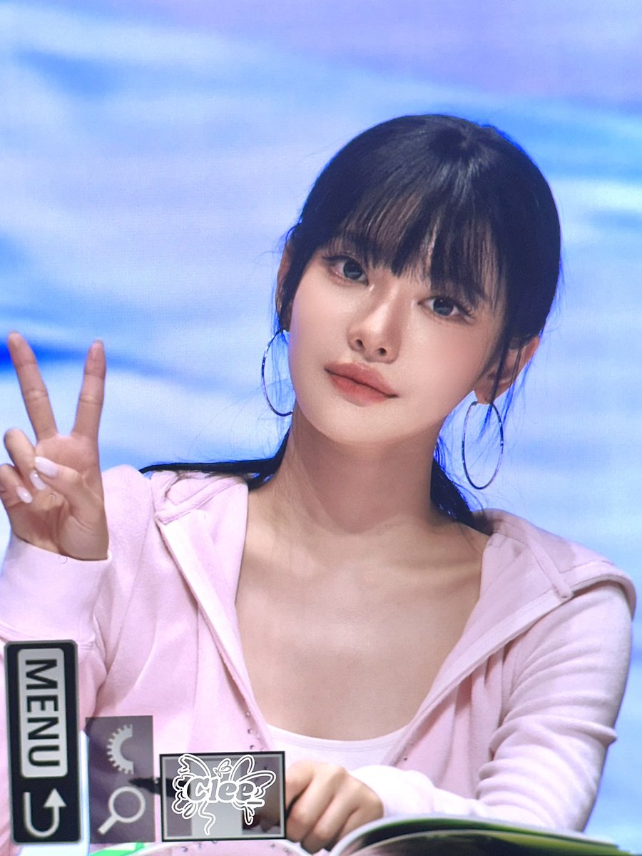 C1ee_Ning1023's tweet photo. 260704 MS

#NINGNING #닝닝 #宁宁 #宁艺卓 
#aespa  #에스파  #ニンニン https://t.co/H7Ed0nov5i