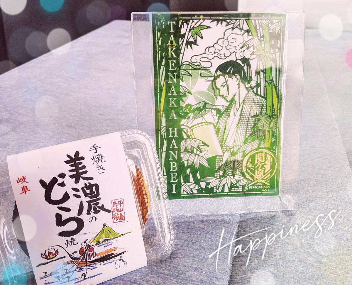 likelymyupk's tweet photo. 百貨店に行ったら売ってた美濃のどら焼きに、どうしても合わせたかった菅田半兵衛さん。切り取り絵あまりに美麗で、形として残せる半兵衛さんありがたい……🙏 https://t.co/bcfCo3o906