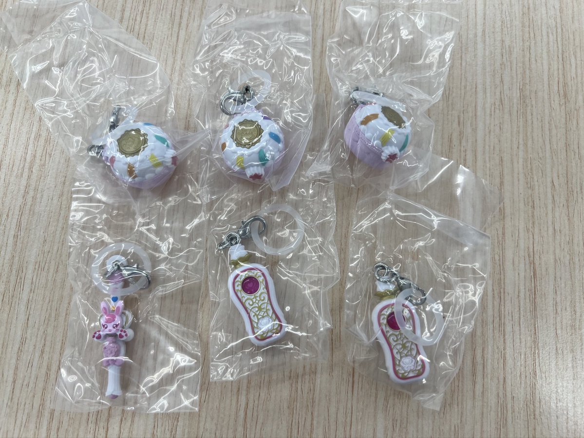 FucchiP's tweet photo. プリキュアオールスターズ 変身めじるしアクセサリー 交換 譲渡

譲)写真 画像外にスイーツパクト+1

求)👑 カードコミューン (キュアホワイト優先) or 定価+送料

札幌手渡し/郵送
譲渡の場合はスイーツパクトを含む方のみ
検索よりお声掛けください https://t.co/ENtP7JlUWH