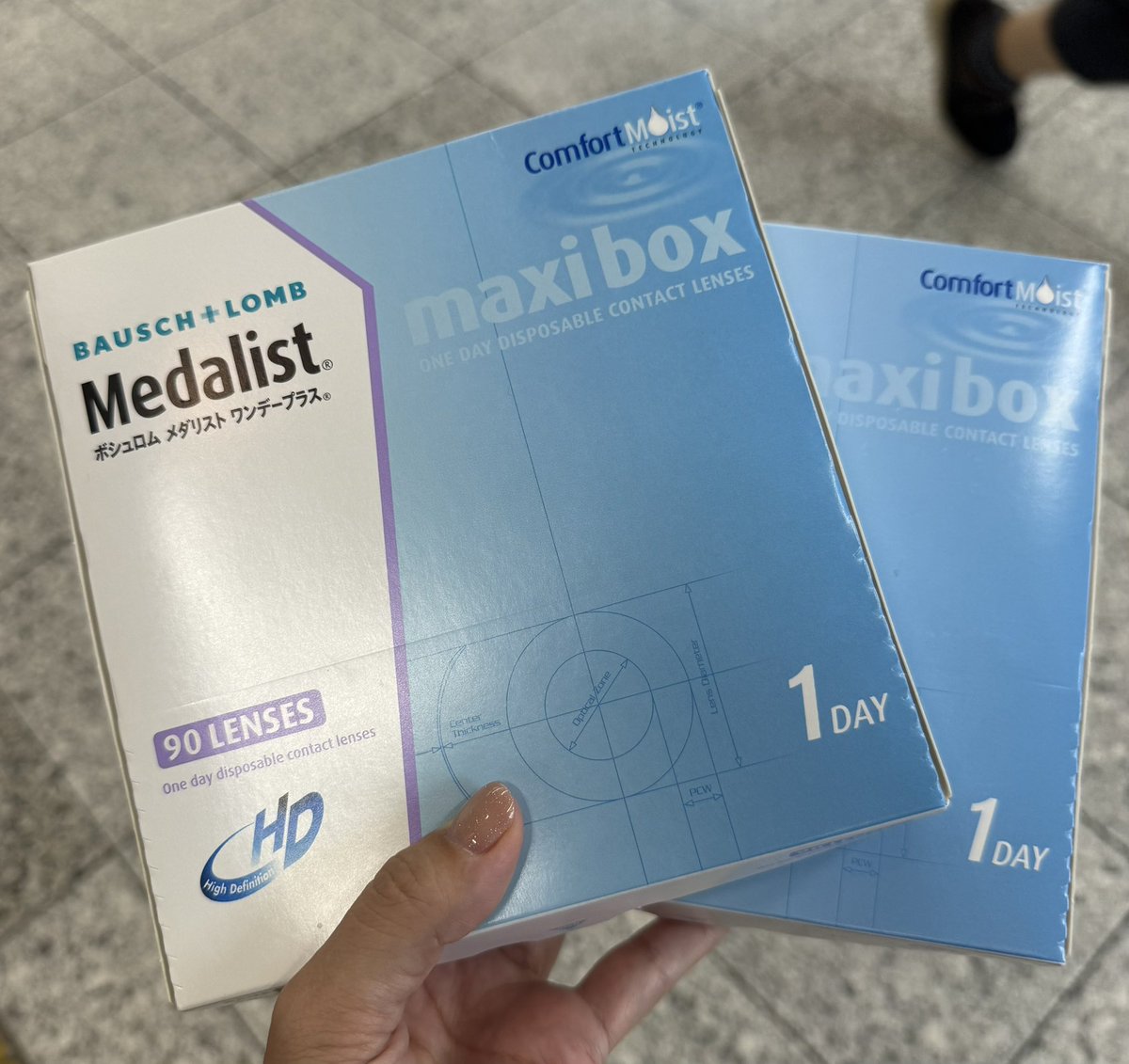 Misak_0104's tweet photo. JR尼崎駅7.8番ホームの大阪寄りの椅子に忘れてた人へ
一応、駅員さんに忘れ物ですと届けてあります！
拡散してもらえると嬉しいです🙇‍♀️ https://t.co/9OOOB141QG