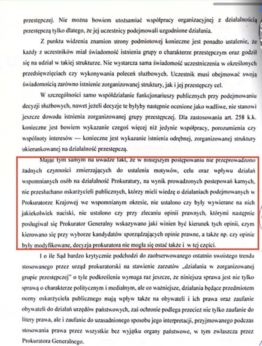 marcinwarchol's tweet photo. Profesor Patyra zamiast pisać prośby do prezydenta powinien przygotować się do zeznań w sprawie swojej roli w zorganizowanej grupie przestępczej z Tuskiem i Bodnarem na czele, która dokonała zamachu na Prokuratora Generalnego Dariusza Barskiego, pozbawiając go bezprawnie funkcji. Sąd Okręgowy w Warszawie 24 czerwca br nakazał prokuraturze wszcząć śledztwo, jasno wskazując w orzeczeniu, że opinia, którą Patyra wydał Bodnarowi, mogła przysłużyć się zamachowi, bo miała legalizować bezprawne działania.

https://t.co/YrK21loCCh