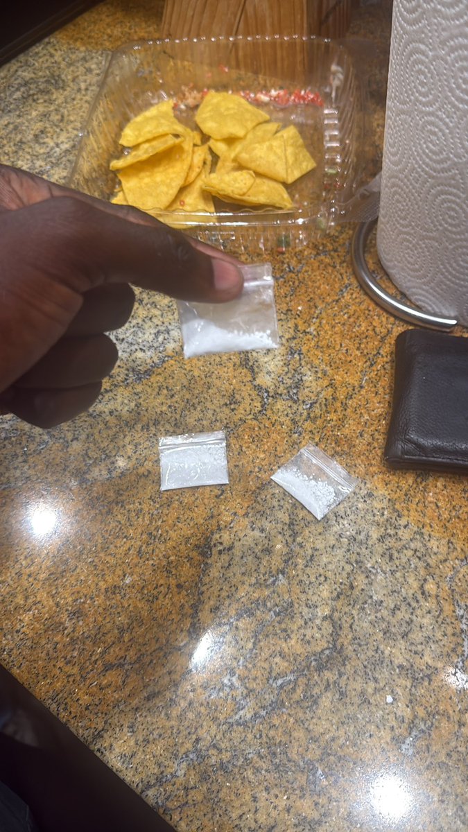 Ajthepartyguy's tweet photo. Calm lil 8 ball fuck the talking tacos in the background #chid https://t.co/Pr9PdZi2zN