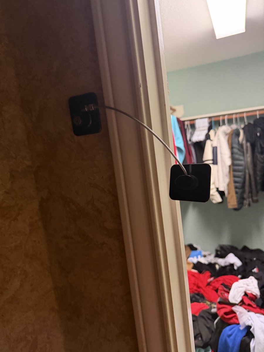 TheMonkeyCobra's tweet photo. Another broken door lock
#thefymt #steaking #thief https://t.co/Pje0JGg6tm