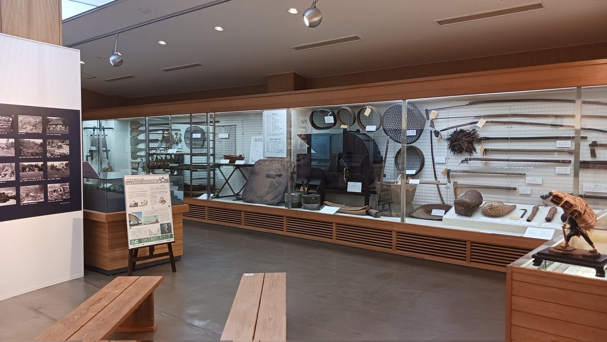 NuttsoLeicht's tweet photo. 石川県立白山ろく民俗資料館
白山麓地域にちいての民俗資料館。民俗品や風俗の展示・解説だけでなく、敷地内には六棟もの古民家(全て国もしくは県の指定文化財)が移築展示してある。これで拝観料260円は正直安い、安くない？ https://t.co/LN67jM1Ko6