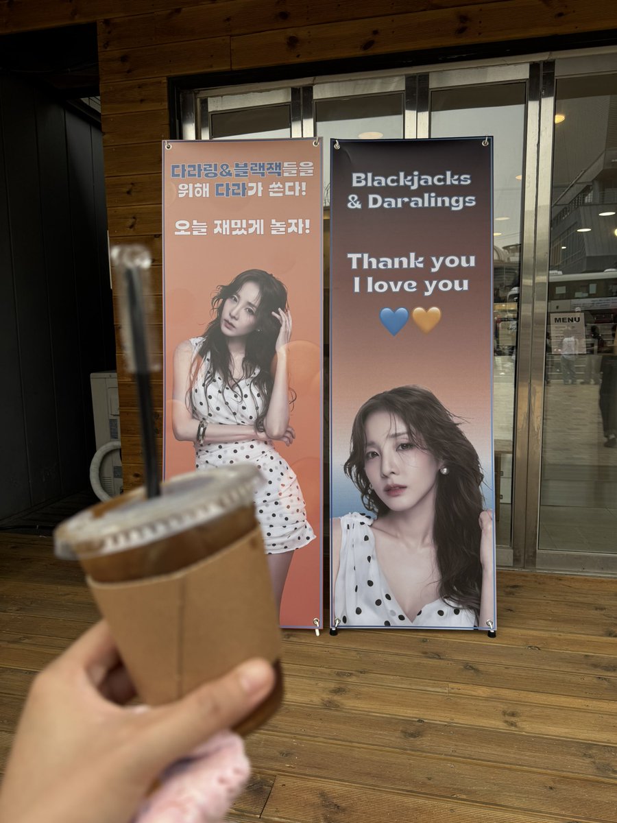MRemilyn's tweet photo. Andami pa havs @krungy21 ! Hahaha wala pa yung fan con kits mismo! 😍😭🥰 
#Reprism #Fancon #SandaraPark https://t.co/erw6tv2g7s