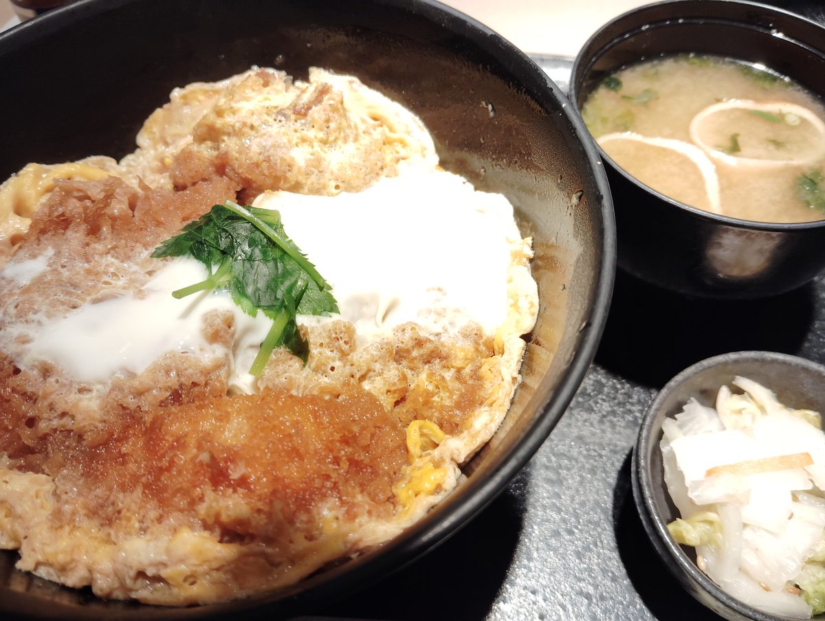 marutar0's tweet photo. 出先からの戻り途中にカツ丼でエネチャージ。 https://t.co/BiBSpPEBvY