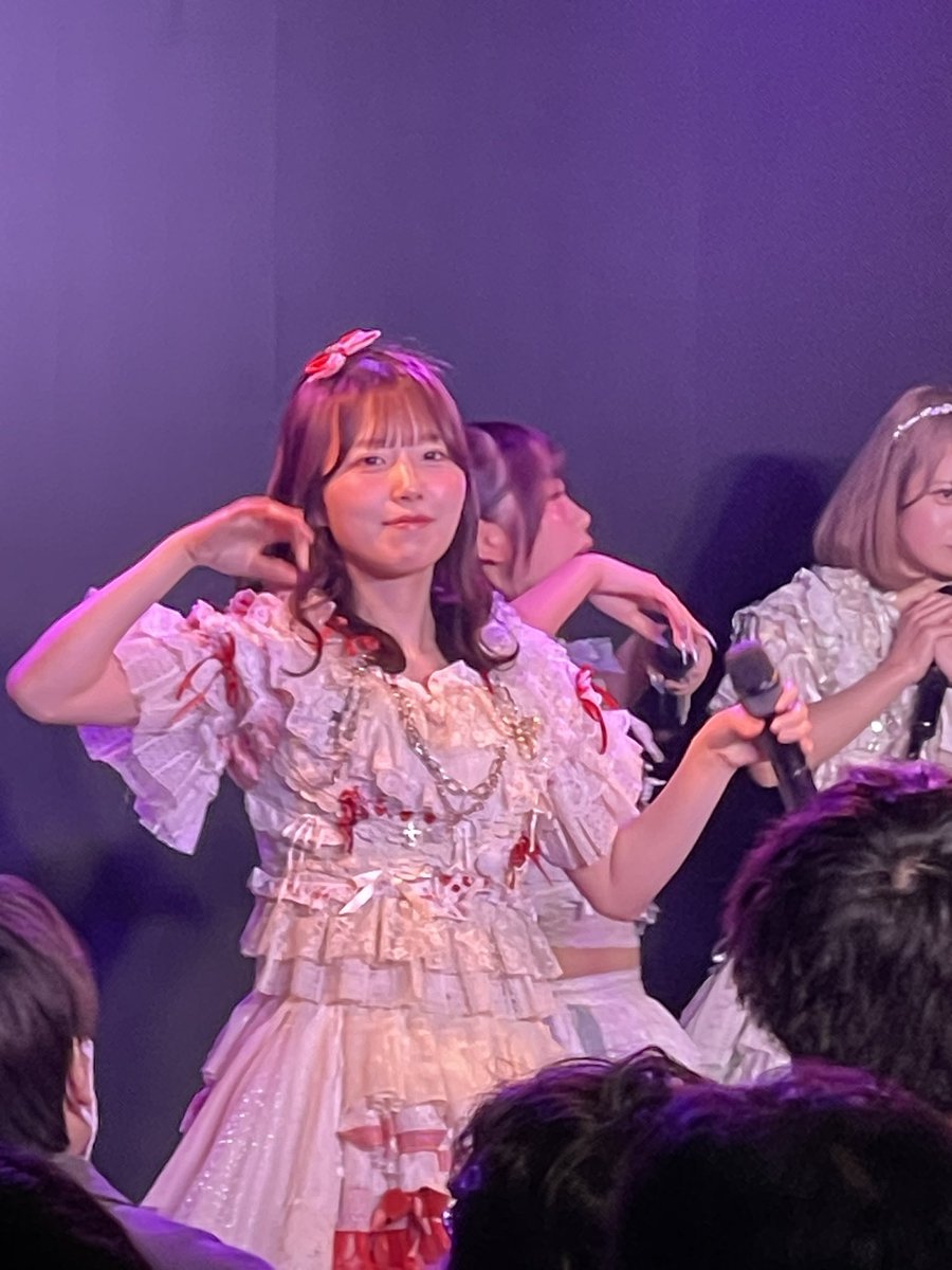 ap354982's tweet photo. どこのグループかわからんけど、可愛いくてガン見してたら、めっちゃ目線合わせてくるから始めろって事ですかね🤔 https://t.co/xVLyySJZ5F
