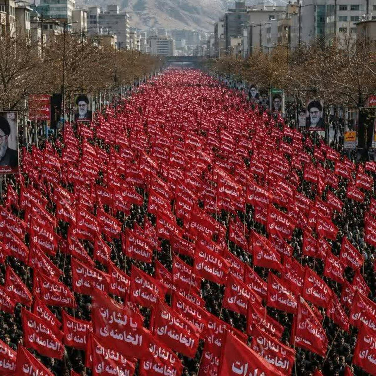 rouzbeh1357's tweet photo. اگر در روز تشیع این بزرگ مرد الهی، کفن نپوشیم و پرچم_خونخواهی بلند نکنیم، واقعا ممکن است امر فرج تاخیر بیفته ...
#یالثارات_الخامنه‌ای
#MartyrKhamenei
#WeMustRise https://t.co/B2tFURhiWA