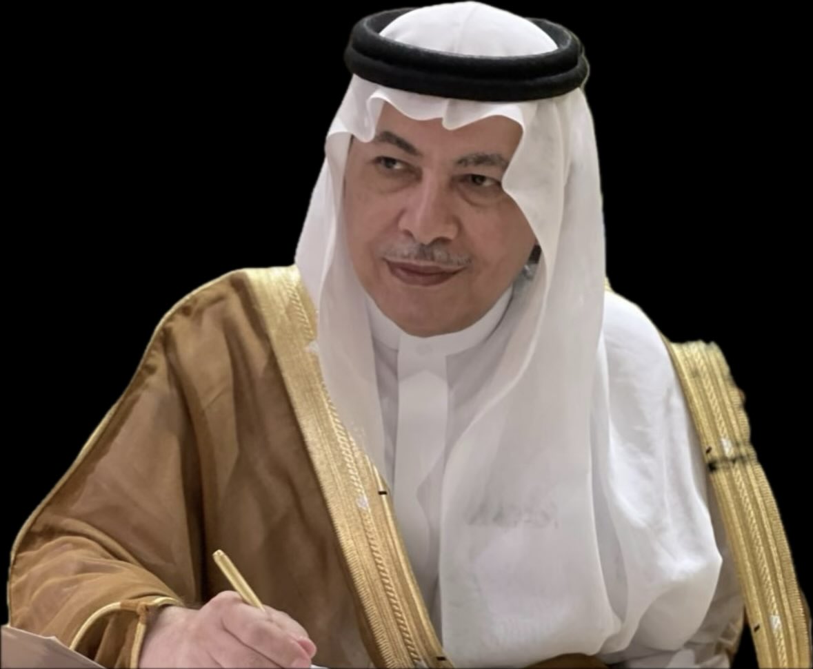 Khaliddat's tweet photo. دعوت ربي أنْ يكون لقائي بكِ قريبا 
لأروي عطش اشتياقي 
بأمطار شغفكِ وأتنفس 
عبير حضنكِ 
كطفل يتيم وجدَ عطرَ أمه 
في عناقكِ
يزورني طيفكِ في منامي 
يعانق سحابة روحكِ 
في حنين سمائكِ 
ياليت ساعات حُلمي تمتدّ
لألبسَ قميص قلم قلبكِ
وأبصركِ قصيدةً تشعُّ
أبياتها بعشقكِ من جديد
#خالد_أبوطربوش✍🏻