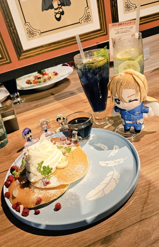 papillon404's tweet photo. コナカフェ後半メニュ！全部おいしかったけど松田のは辛くて食べきるの大変だった…唇痛い！その点研二のは優しかった～😊ソースが胃にきてるけど。
パンケーキも生クリームキツイかも…て思ったら中身アイスだったし、ほろ苦ソースのおかげでそこまで胸焼けせずにすみましたありがて～です～～～ https://t.co/eJVP76Xgs5