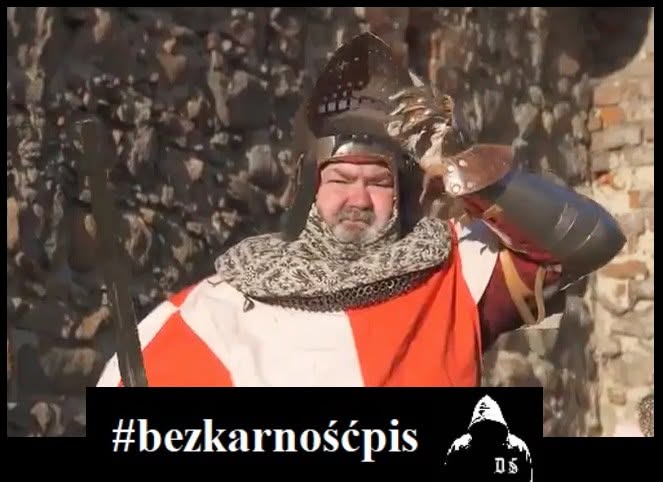 _DiabelStockton's tweet photo. W listopadzie 2024 były europoseł pis Karol "meleks" K. usłyszał zarzuty korupcyjne związane z powoływaniem się na wpływy w Ministerstwie Spraw Zagranicznych w celu uzyskania pozytywnych opinii na prowadzenie filii dawnej uczelni Collegium Humanum w Pradze, Bratysławie i Andiżanie.

W przypadku filii na Słowacji, pozytywnego rozpatrzenia sprawy w przedmiocie wydania opinii na kierunku pedagogika. Były eurodeputowany pis Karol "meleks" K. otrzymał za to tytuł doktora honoris causa Collegium Humanum.

Karol "meleks" K. dopuścił się tego czynu w zamian za korzyść majątkową w postaci opłacenia przez Pawła Cz. raportu sondażowego na kwotę 14 tys. 760 zł oraz billboardów używanych podczas kampanii wyborczej do Parlamentu Europejskiego na kwotę 22 tys. 195 zł.

Ile ta bezkarność pis-owskich złodziei jeszcze ma trwać?